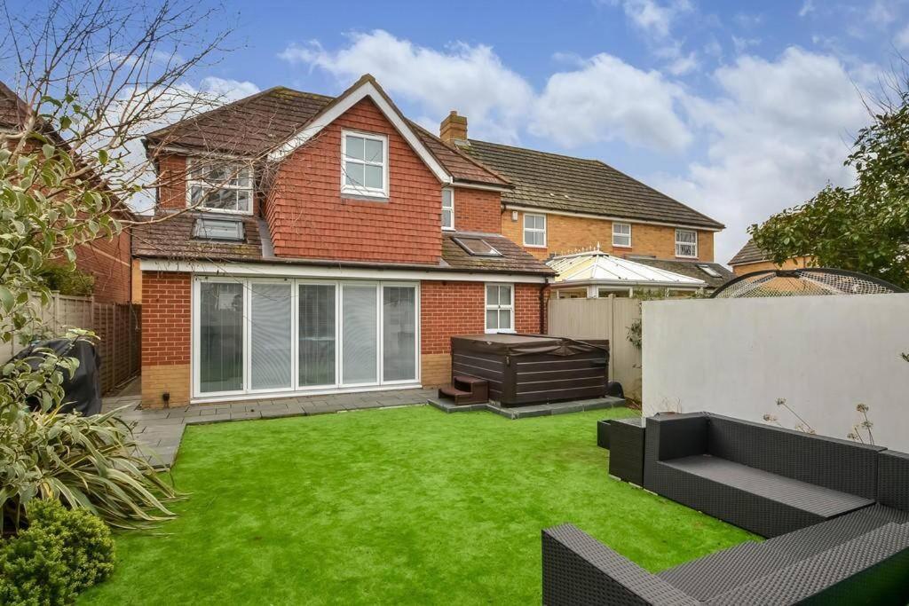 Home In Southsea With Hot Tub, Close To The Sea Portsmouth Exterior photo